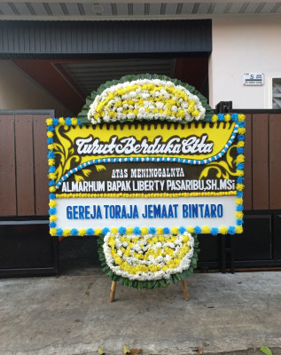 Papan Bunga Duka di Mambioman Bapai
