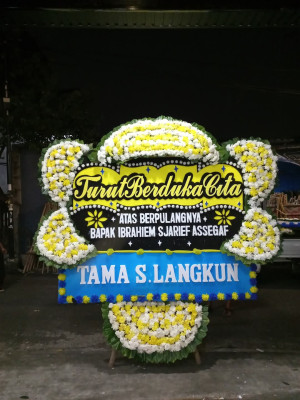 Papan Bunga Duka di Mambioman Bapai