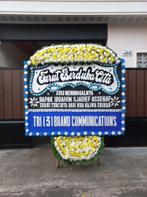 Papan Bunga Duka di Mambioman Bapai